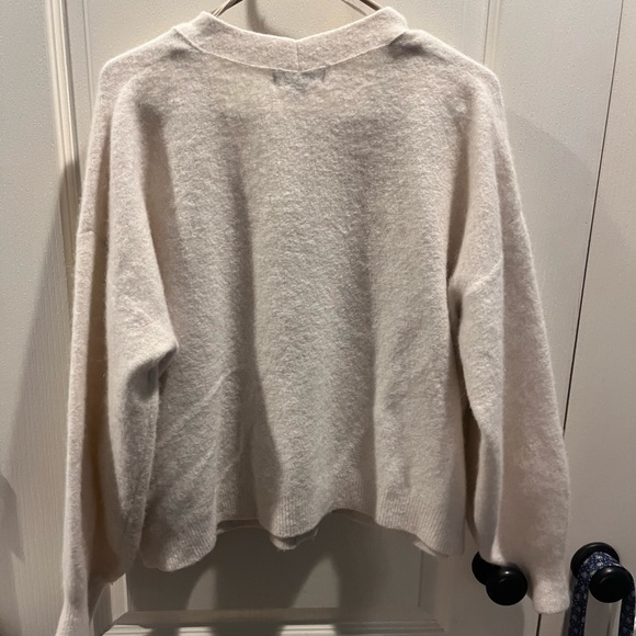 Banana Republic Wool and Alpaca Cream cardigan in XL - Picture 4 of 4